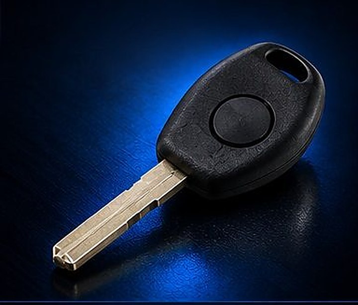 Exemple de clé Renault Clio 2 à télécommande 1 bouton